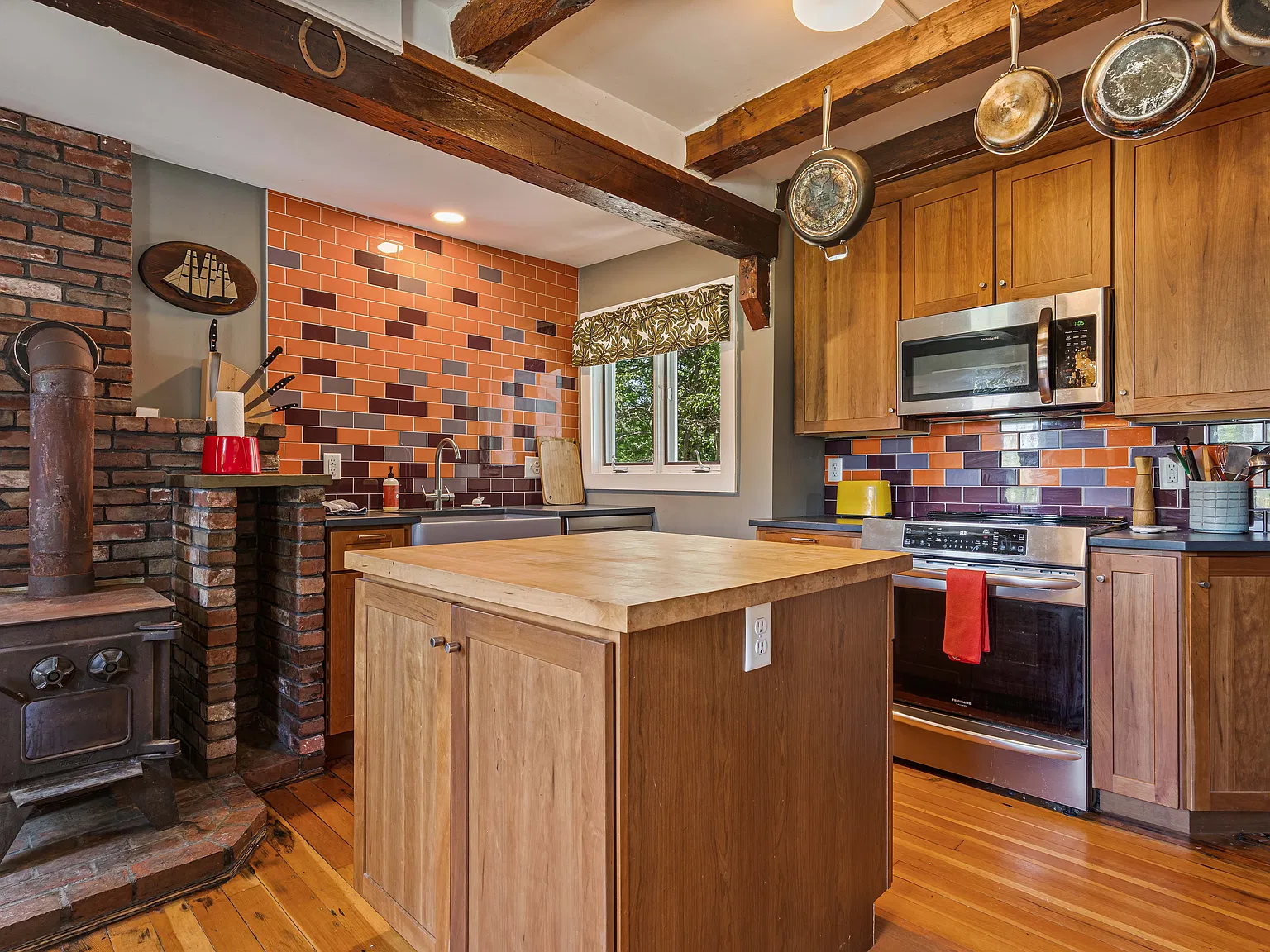 3 bed, 1000 sqft, $3,300 — Photo 4