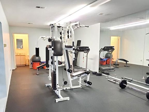 5th image of 5051 Rosewood Ave APT 207