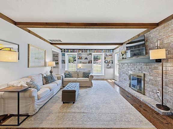 4th image of 1023 Lake Front Ct