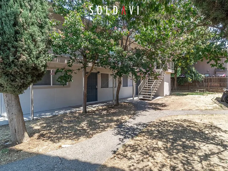 1976 Edwards Ave #1 — Photo 3