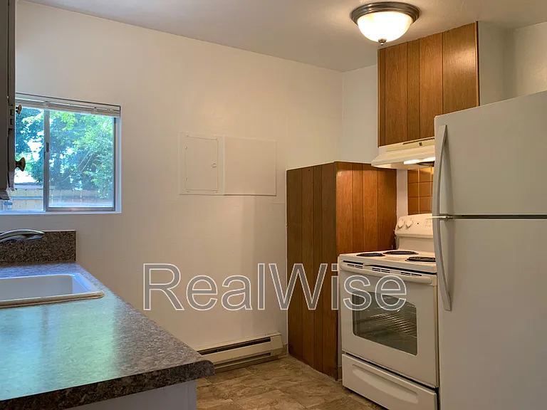 940 SE North St — Photo 57