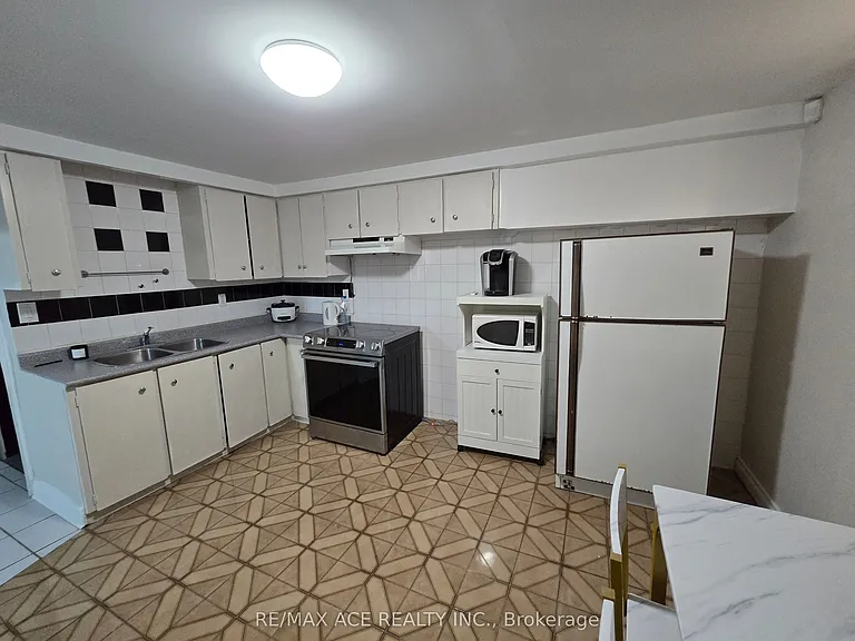 65 Dellbrook Cres #BASEMENT — Photo 6