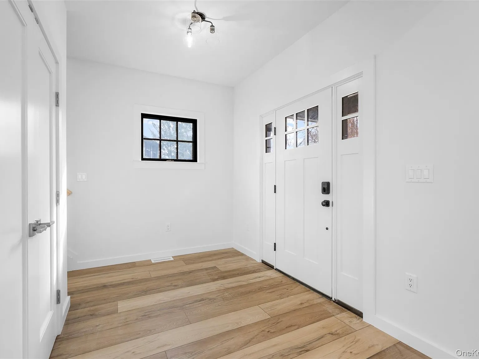 3 bed, 3.0 bath, 1800 sqft, $5,900 — Photo 3