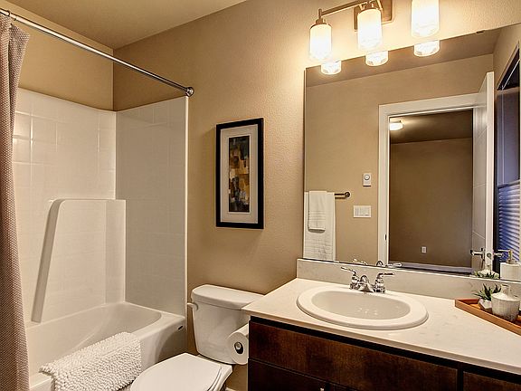 4th image of 6319 194th St SW Unit 109