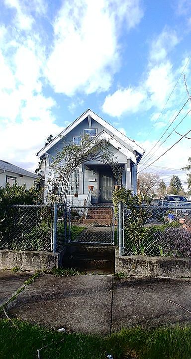1st image of 141 11th St SE