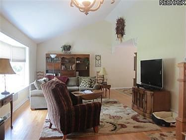 2nd image of 359 Dumbarton Blvd