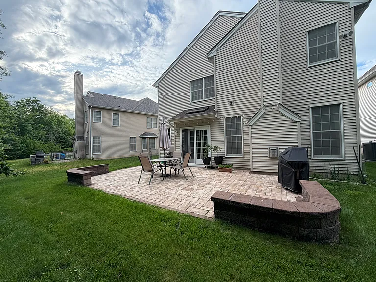 40 Greylynne Dr — Photo 5