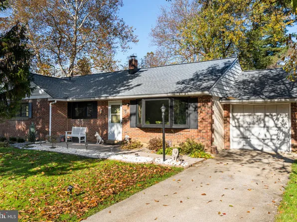 9 Elk Dr, Malvern, PA 19355