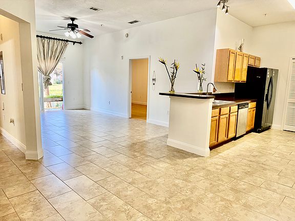 3rd image of 9670 Amarante Cir Unit 4