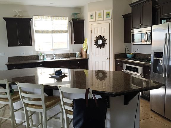 Kitchen - Granite counters