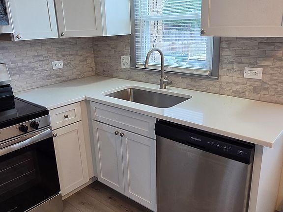 2nd image of 5805 Rose Ave APT 3
