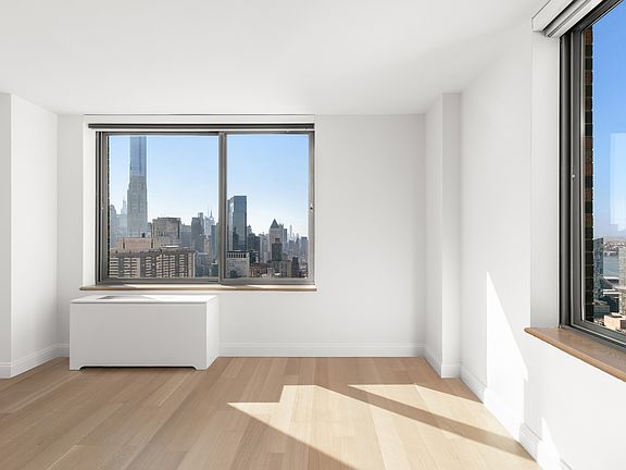5th image of 101 W 67th St APT 52E