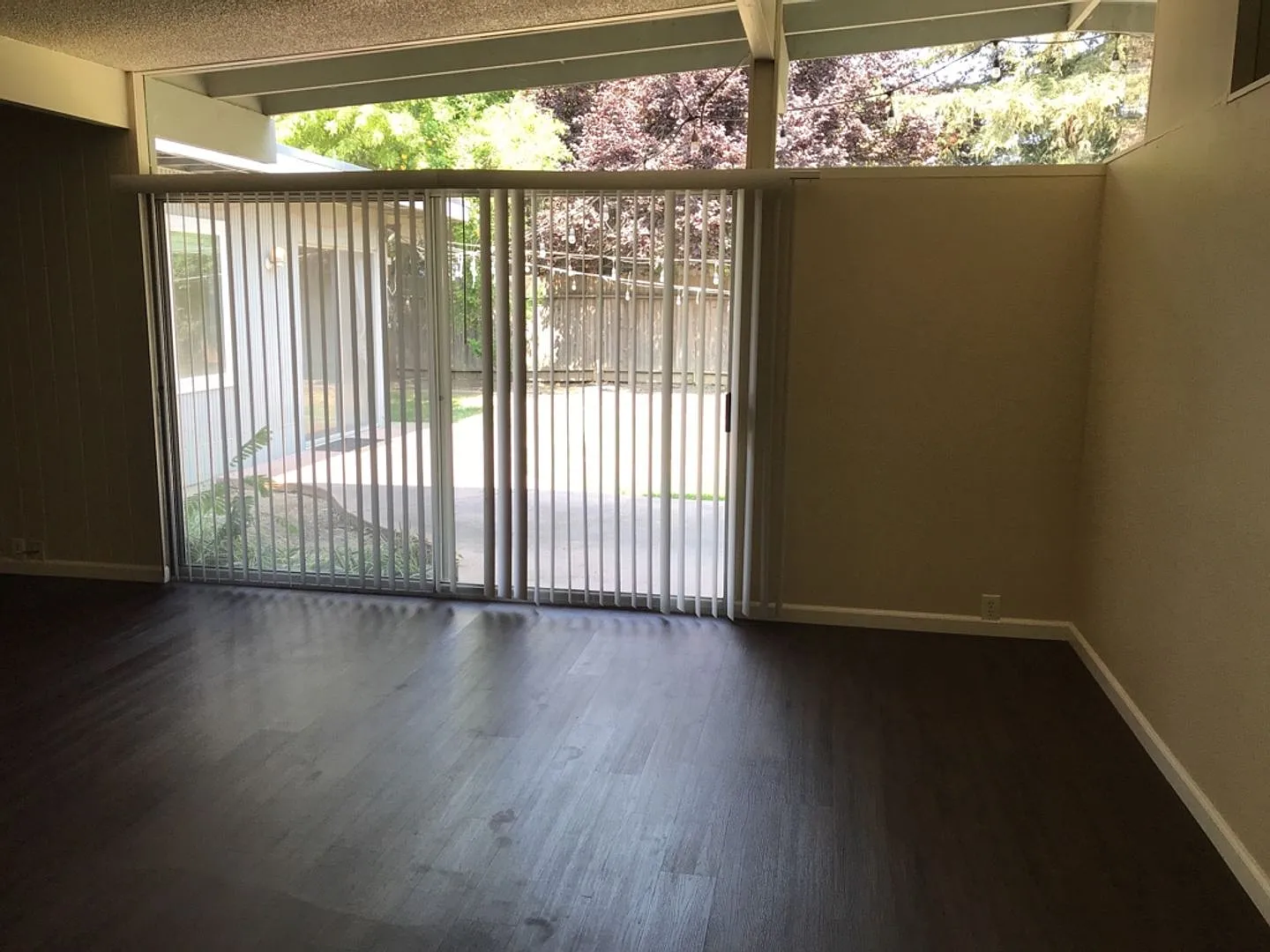Spacious 5-Bedroom Home in Desirable West Davis Location — Photo 4