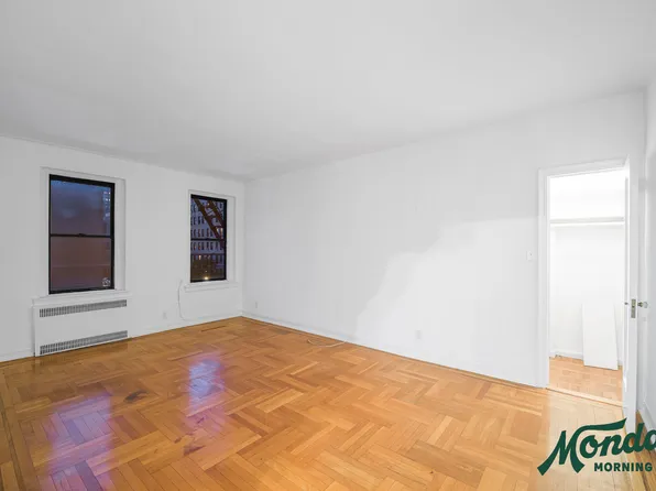 58 Avenue A image 2 of 8