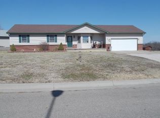 1330 Hillside Dr, Winfield, KS 67156