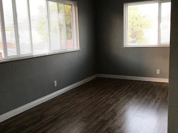 Dining area off kitchen