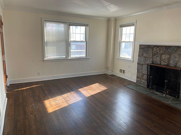 5th image of 9 Orient St Floor 1