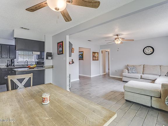 5th image of 9 Joanna Ln