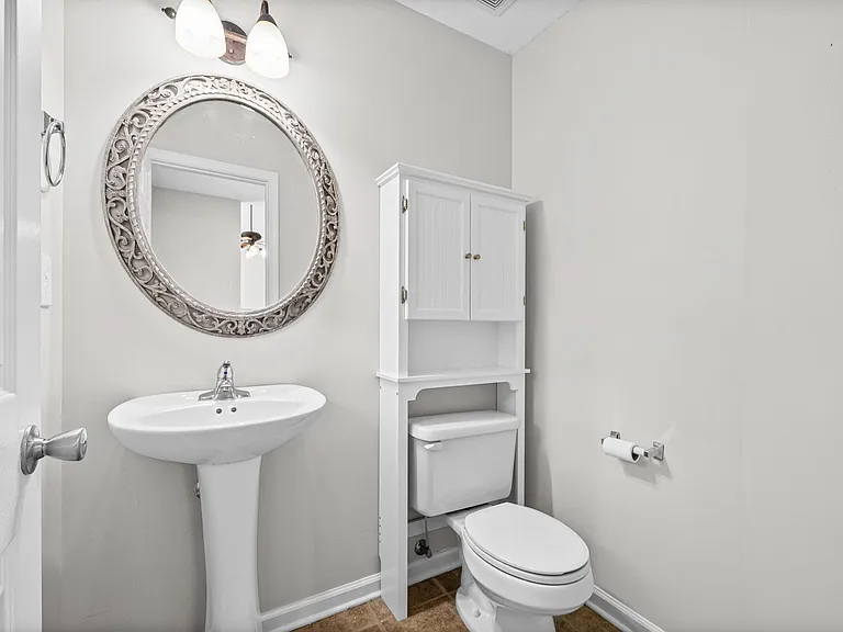 3569 Southwood Dr — Photo 18