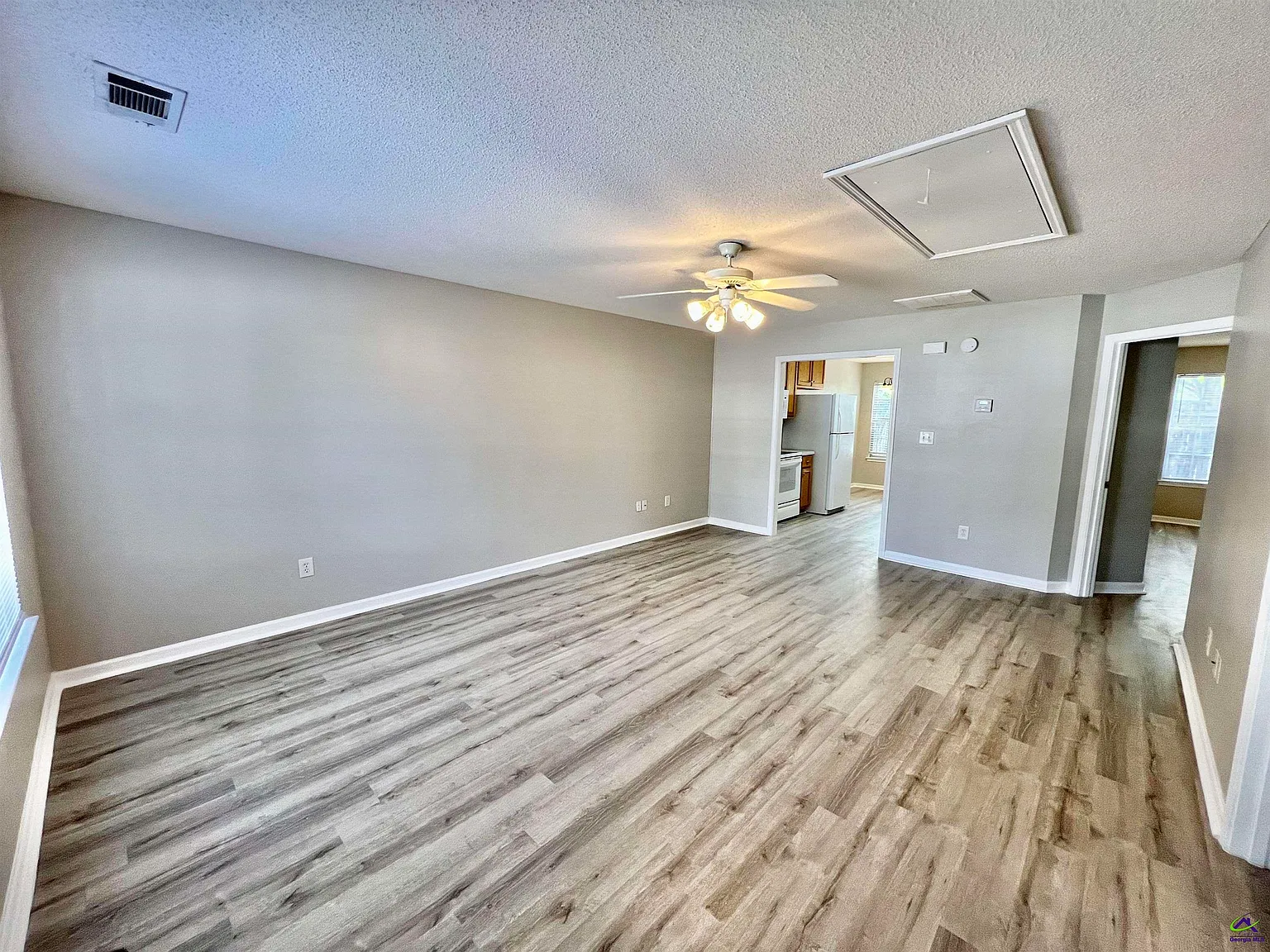 2 bed, 2.0 bath, 962 sqft, $1,220 — Photo 2