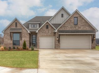 21 E 32nd St, Sand Springs, OK 74063