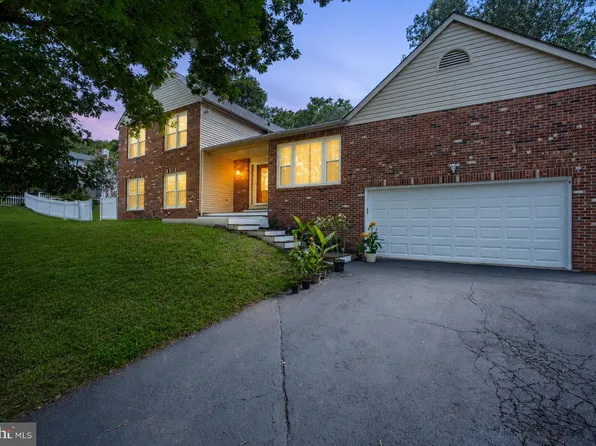7825 Oak St, Manassas, VA 20111