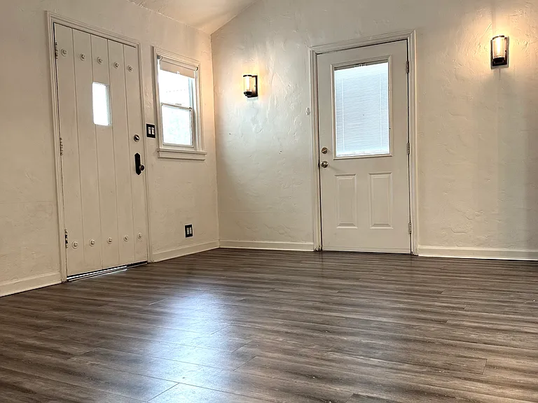 8268 Waring Ave — Photo 7
