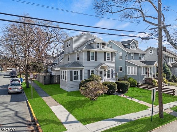 3rd image of 351 Park Ave