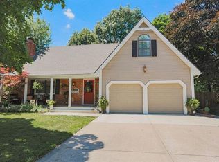 114 N Sunset Ln, Raymore, MO 64083