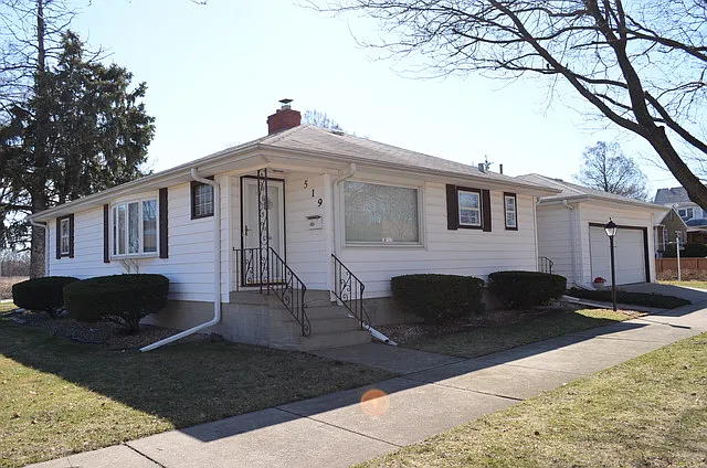 519 Calumet Way photo 1