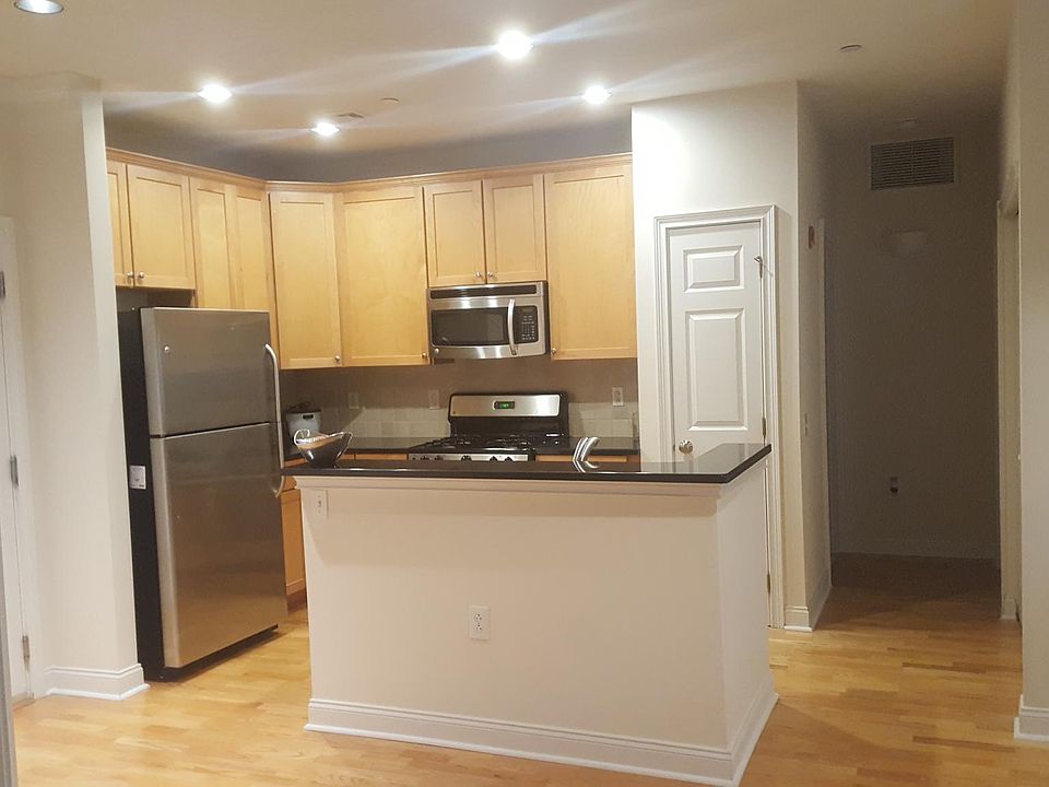 2nd image of 500 Admirals Way #2004