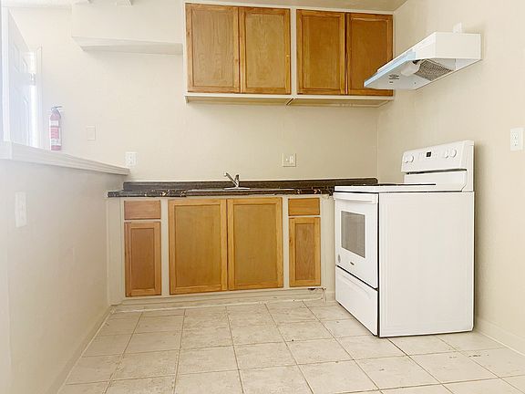 5th image of 1288 N Acacia Ave #1