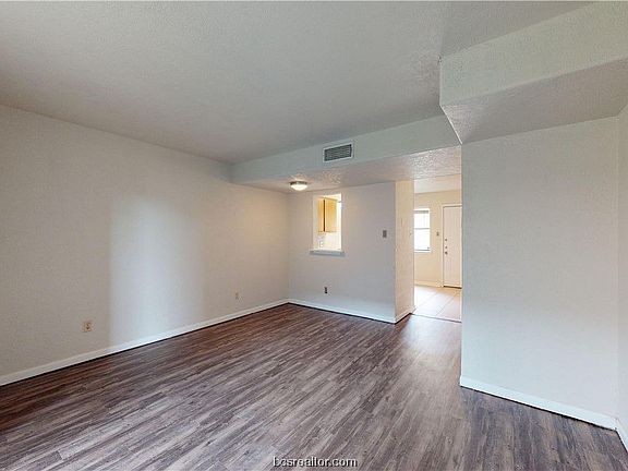 2nd image of 202 Lincoln Ave APT B