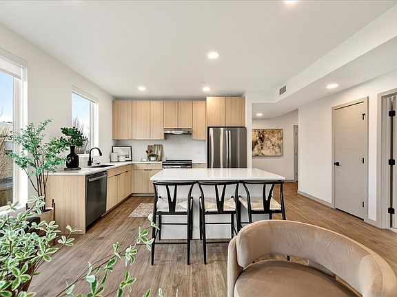 3rd image of 2312 S Broadway Ave #103