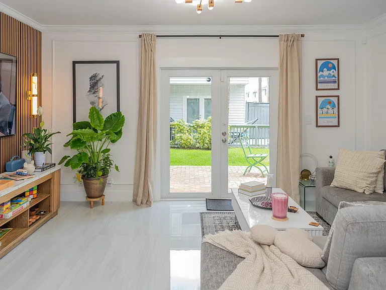 1877 NE 15th Ave #1877 — Photo 8
