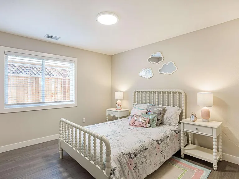 489 Clifton Ave — Photo 21