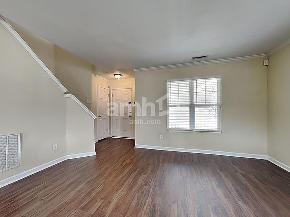 5th image of 226 Woodcreek Ln
