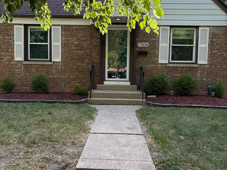 17958 Commercial Ave — Photo 2