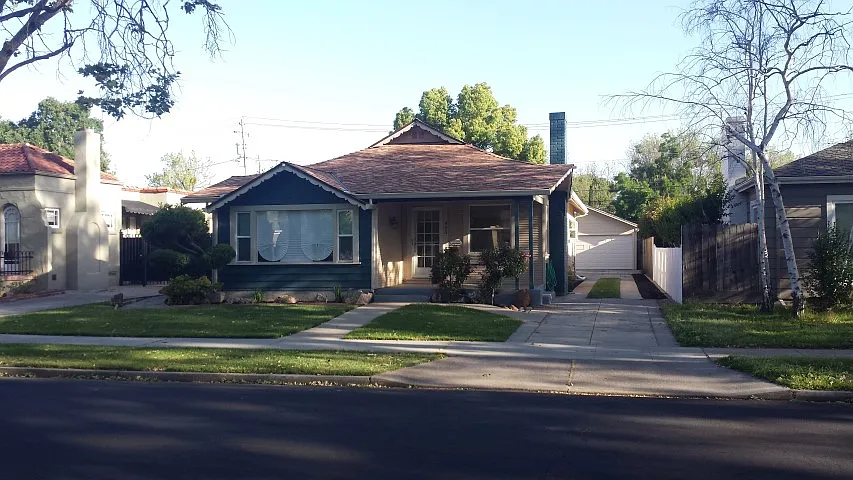 453 Bristol Ave photo 1