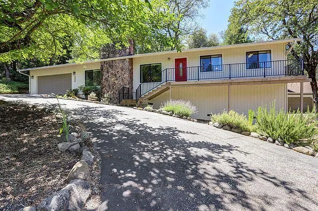 3 bed, 1968 sqft, $2,900 — Photo 3