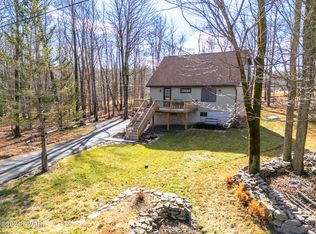 1019 Maplewood Dr, Newfoundland, PA 18445