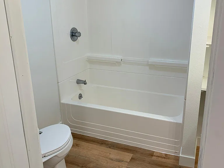 1926 Birchmont Dr NE — Photo 17