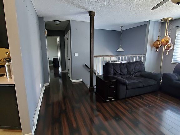 3rd image of 210 E Union Ave