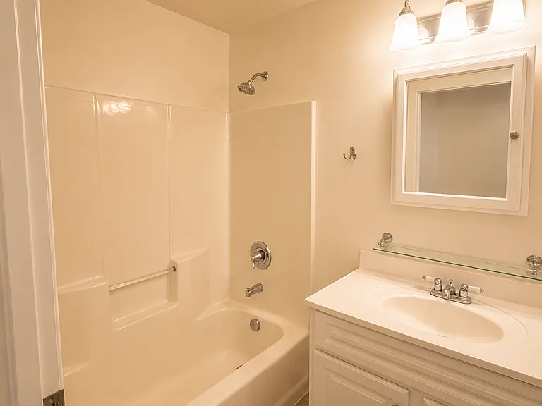 4310 SE 52nd Ave — Photo 8