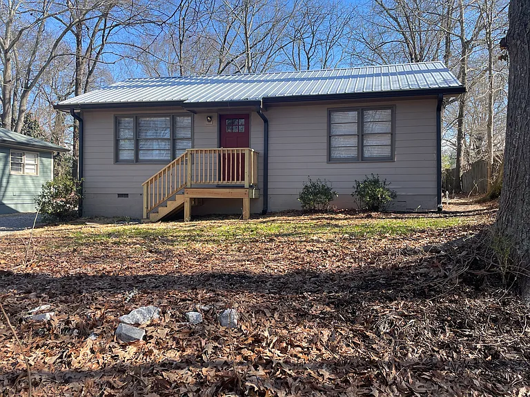 Convenient, Quiet Side Street off Prince Ave and Boulevard. Walk to Normal Town, UGA Health Sciences Campus, Piedmont Hospital, Walk to Downtown Athens.