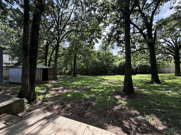 1095 S Ray Ave — Photo 21