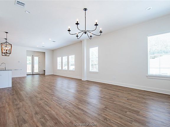 3rd image of 102 Redmond Dr