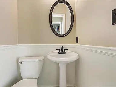 3 bed, 2.5 bath, 1943 sqft, $2,400 — Photo 4