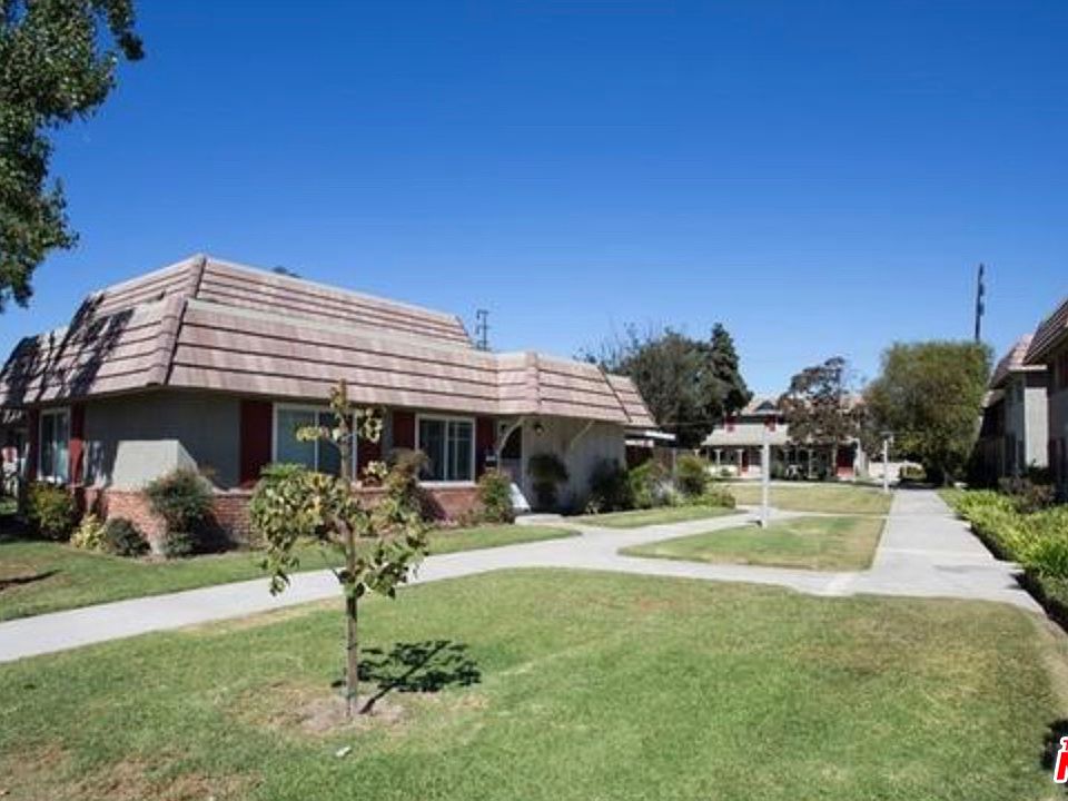 2nd image of 4747 Larwin Ave
