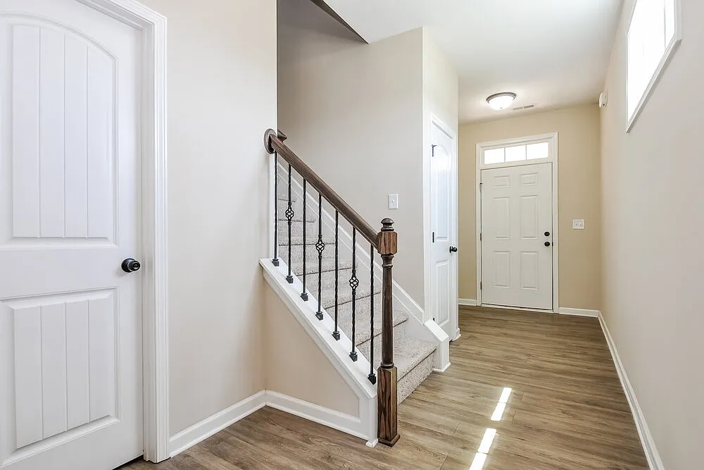 4 bed, 2.5 bath, 1911 sqft, $2,110 — Photo 2
